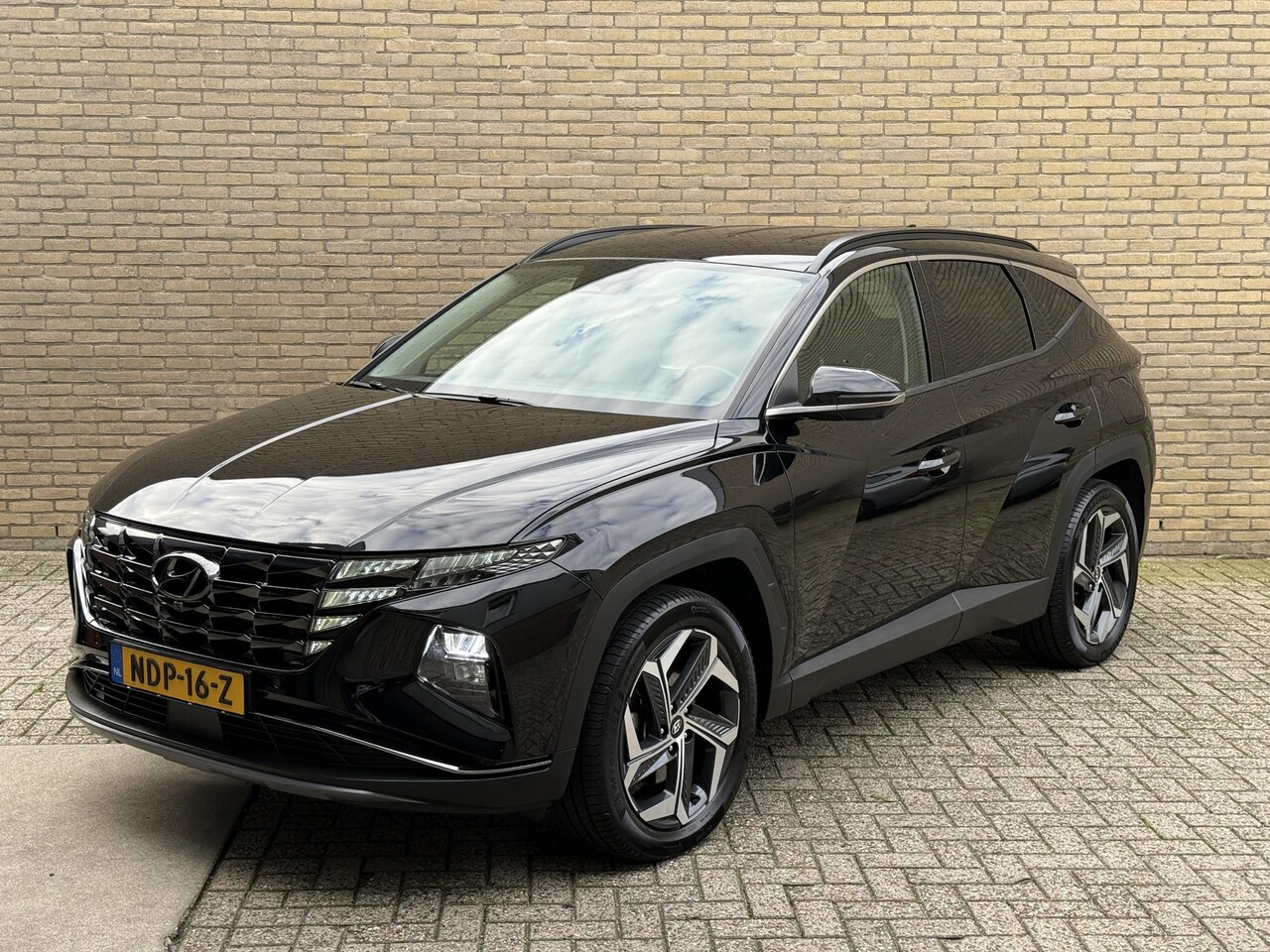 Hyundai Tucson - 1.6 T-GDI 265pk PHEV Premium 4WD | Leder | 360 camera | Navigatie | Adaptieve cruise | Lan - AutoWereld.nl