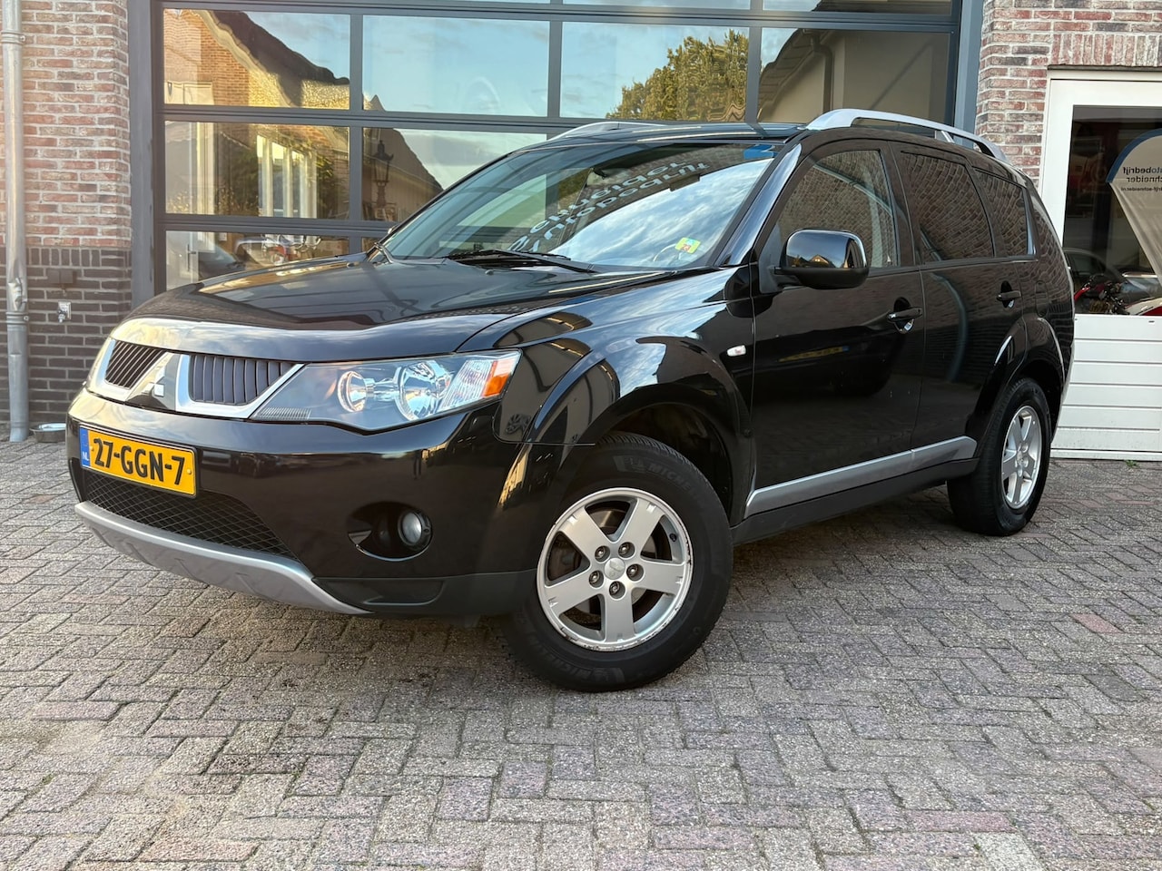 Mitsubishi Outlander - 2.4 Intro Edition 2WD Airco Navi Handel/Export - AutoWereld.nl