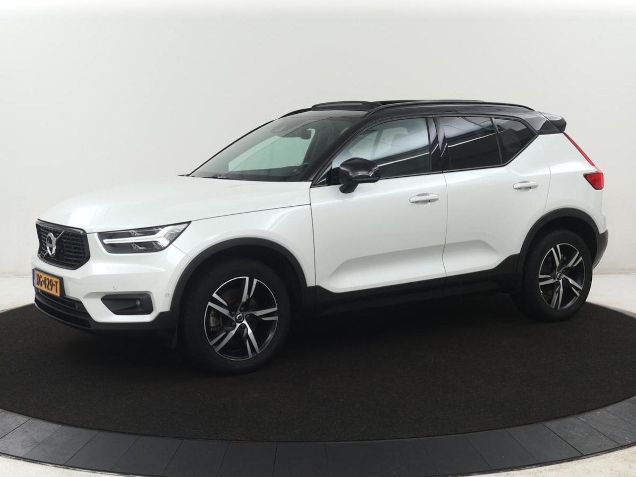 Volvo XC40 - 2.0 T4 AWD R-Design 2.0 T4 AWD R-Design - AutoWereld.nl