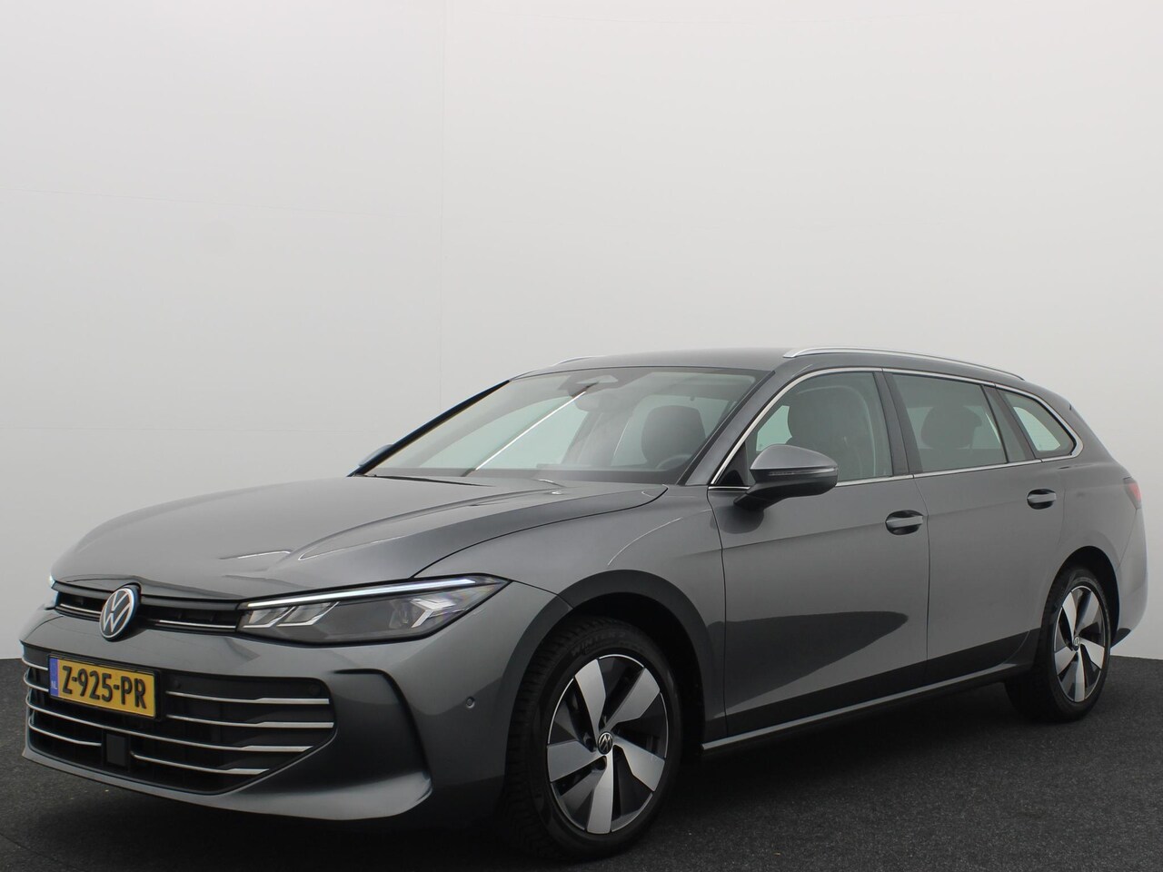 Volkswagen Passat Variant - 1.5 eTSI Business NL-AUTO / TREKHAAK / FULL LED / SFEER / KEYLESS / CAMERA / STOELVERW / S - AutoWereld.nl