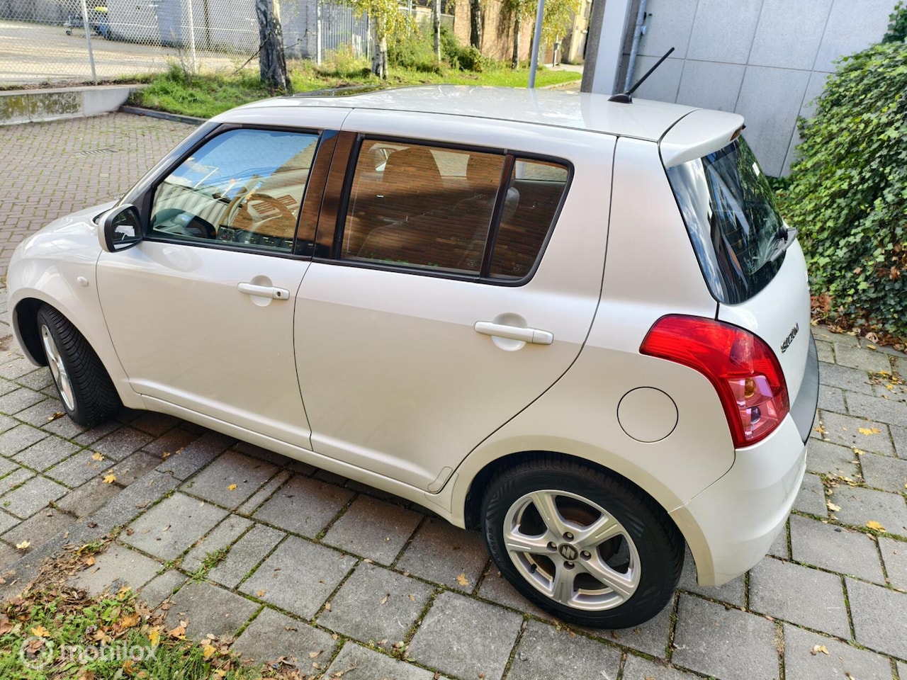 Suzuki Swift - 1.3 Club, Zonnedak, Airco lage km! 5 deurs - AutoWereld.nl