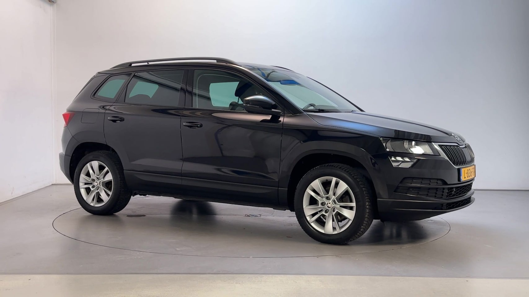Skoda Karoq - 1.5 TSI DSG ACT Business Edition Navigatie Stoelverwarming DAB+ App-Connect - AutoWereld.nl
