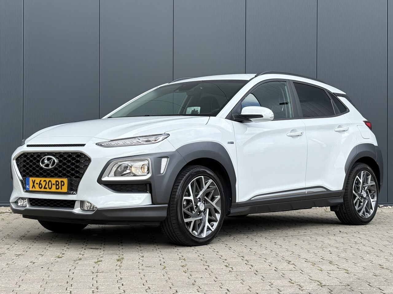 Hyundai Kona - 1.6 GDI HEV Fashion / Airco / Trekhaak, geremd tot 1300 kg / Apple Carplay/Android Auto / - AutoWereld.nl