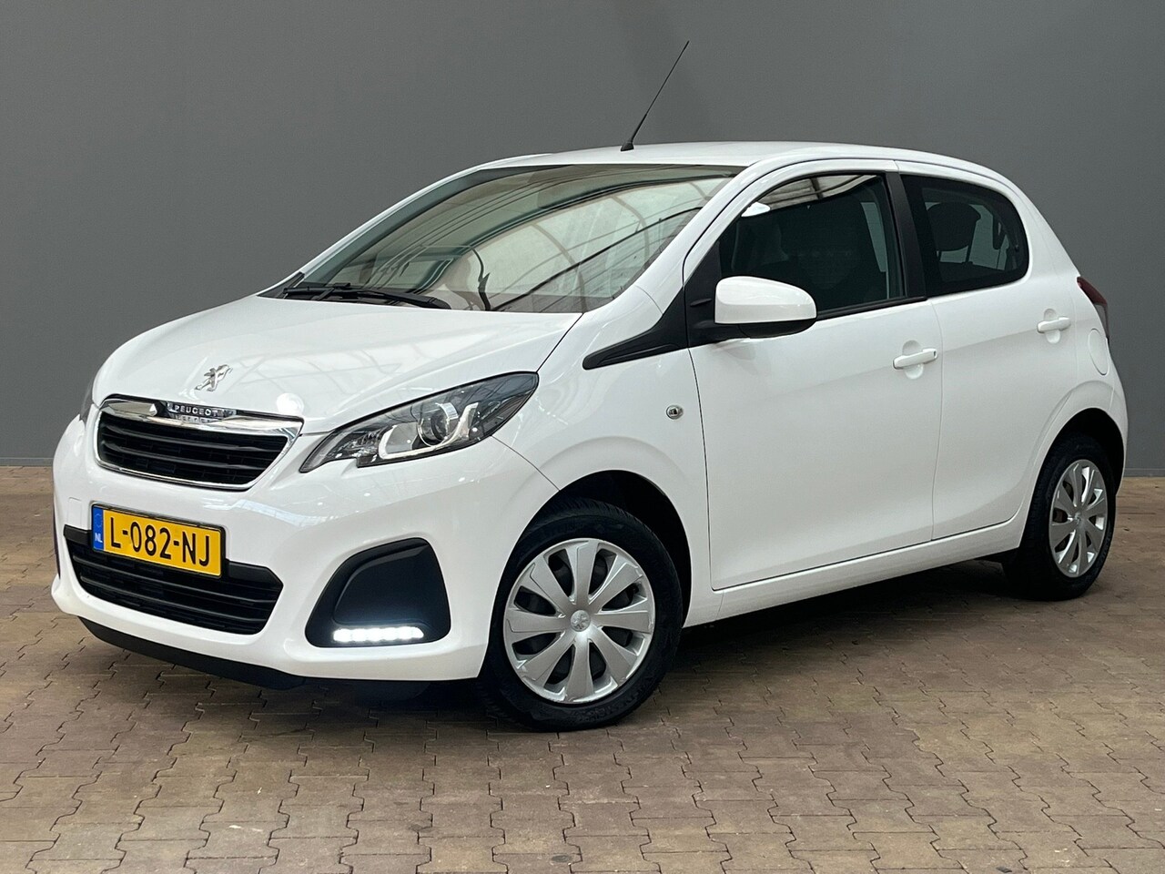 Peugeot 108 - 1.0 e-VTi Active Camera | Carplay | Airco | Bleutooth | Centrale Vergrendeling | LED Dagri - AutoWereld.nl
