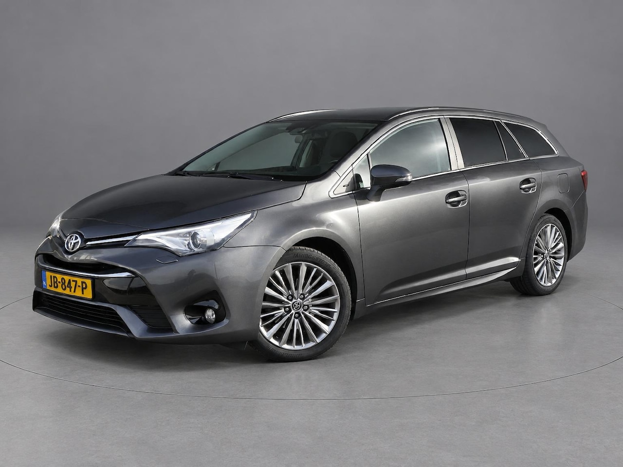 Toyota Avensis Touring Sports - 1.8 VVT-i Aspiration | Clima | Cruise | Multimedia/Navi | Stoelverwarming | PDC + Camera | - AutoWereld.nl