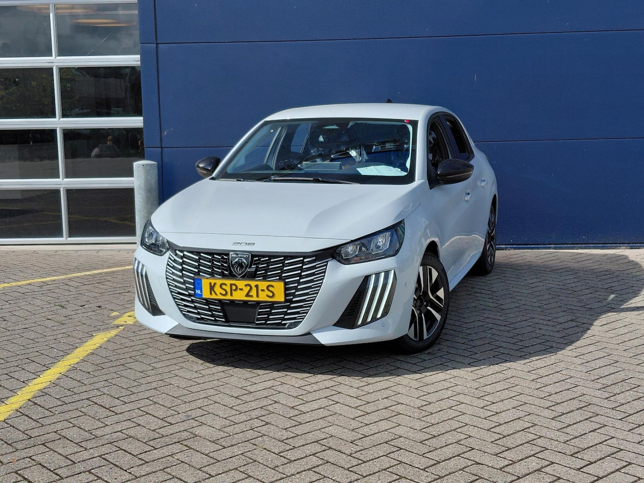Peugeot 208 - 1.2 Hybrid 110 e-DCS6 Allure | Apple carplay & Android Auto | Camera Voor en Achter | Crui - AutoWereld.nl