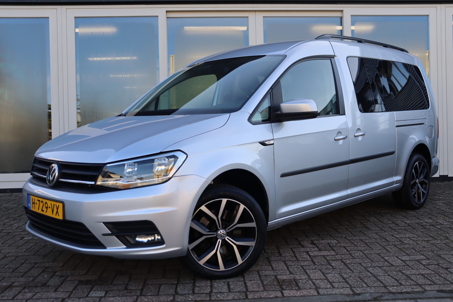 Volkswagen Caddy Maxi - 1.4 TSI Trendline 1.4 TSI Trendline, Carplay, Camera, Automaat, Trekhaak, Cruise Control, PDC A, Stoelverwar - AutoWereld.nl