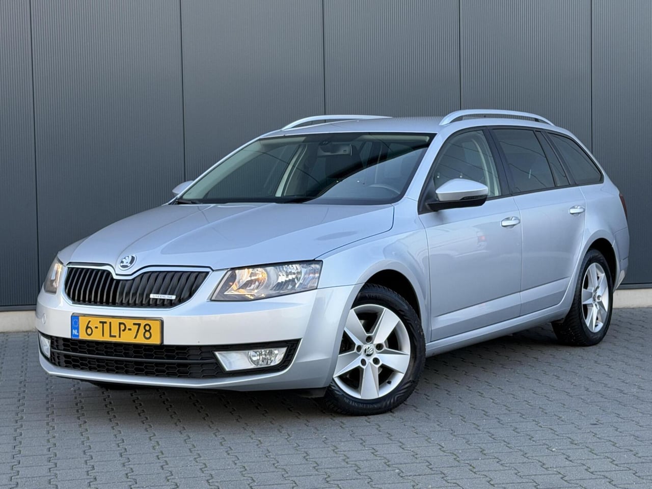 Skoda Octavia Combi - 1.6 TDI Greenline Navi - Cruise - Trekhaak - AutoWereld.nl