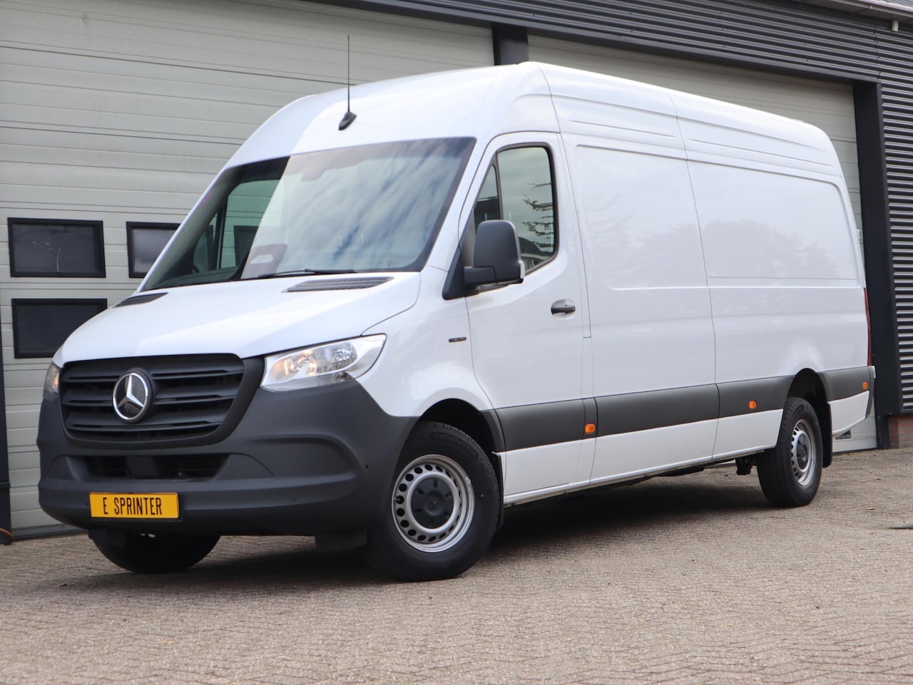 Mercedes-Benz eSprinter - 320 81kWh L3H2 Pro - AutoWereld.nl