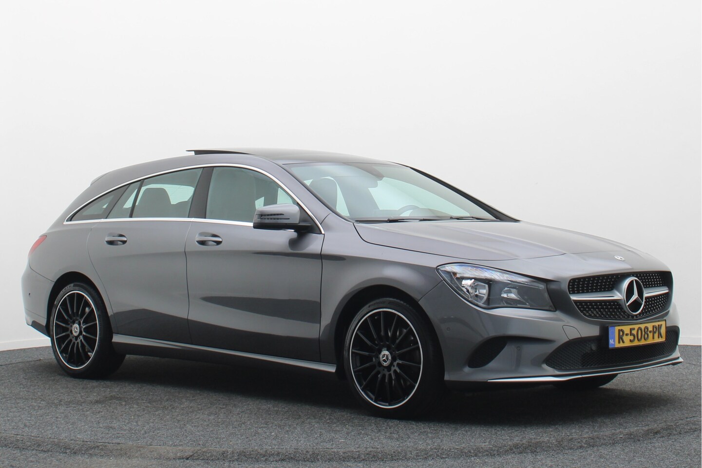 Mercedes-Benz CLA-klasse Shooting Brake - 250 Airco, Pano, Leer, Navi, PDC, Sportstoelen, Trekhaak, 18" - AutoWereld.nl