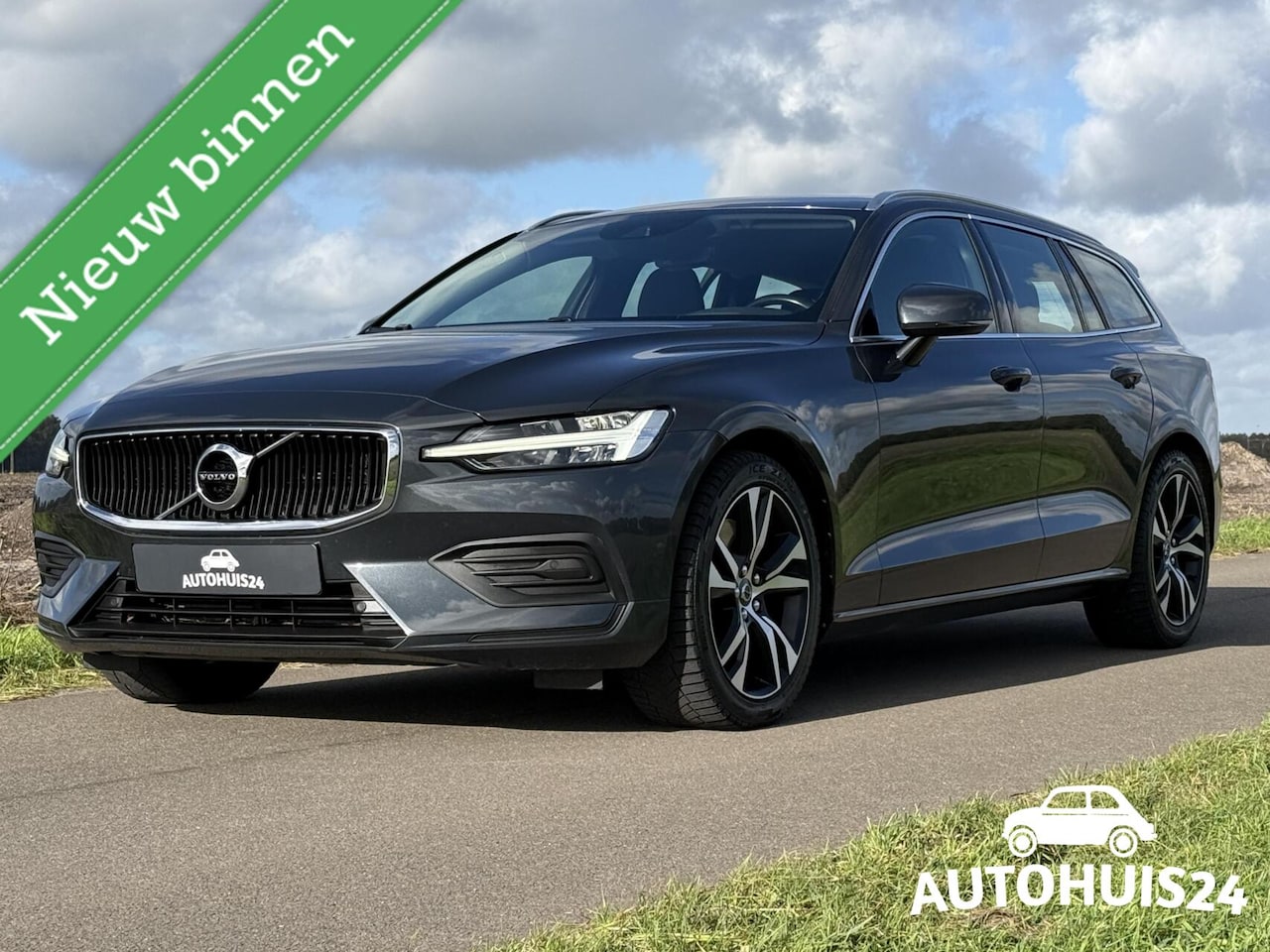 Volvo V60 - 2.0 T5 Momentum NL-AUTO|PilotAssist|Trekhaak|Standkachel - AutoWereld.nl