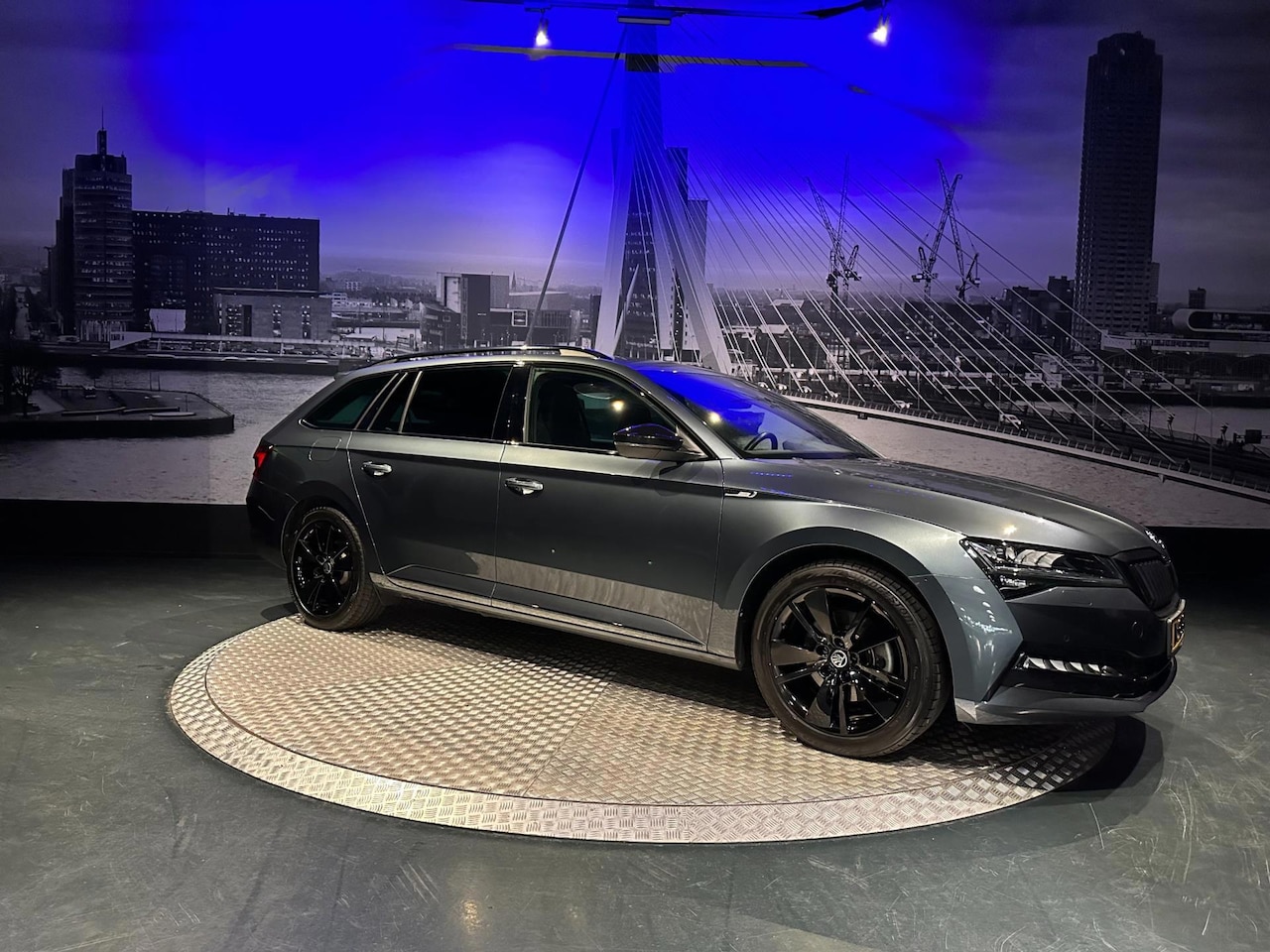 Skoda Superb Combi - 1.4 TSI iV Sportline Business *Keyless*Virtual*Camera*Sfeerverlichting*Trekhaak* - AutoWereld.nl