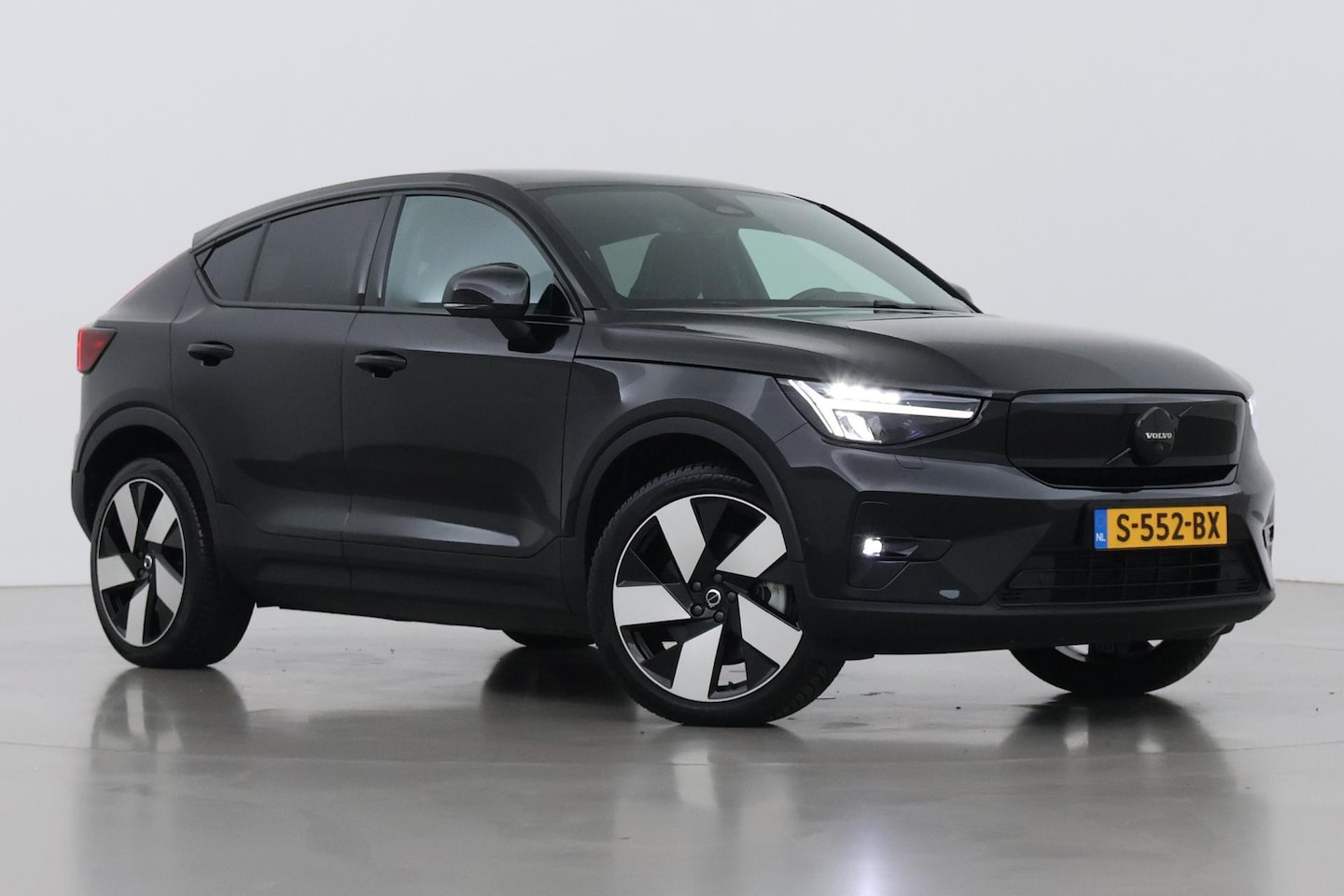Volvo C40 - Recharge Ultimate 69 kWh | Panoramadak | Harman/Kardon | BLIS | - AutoWereld.nl