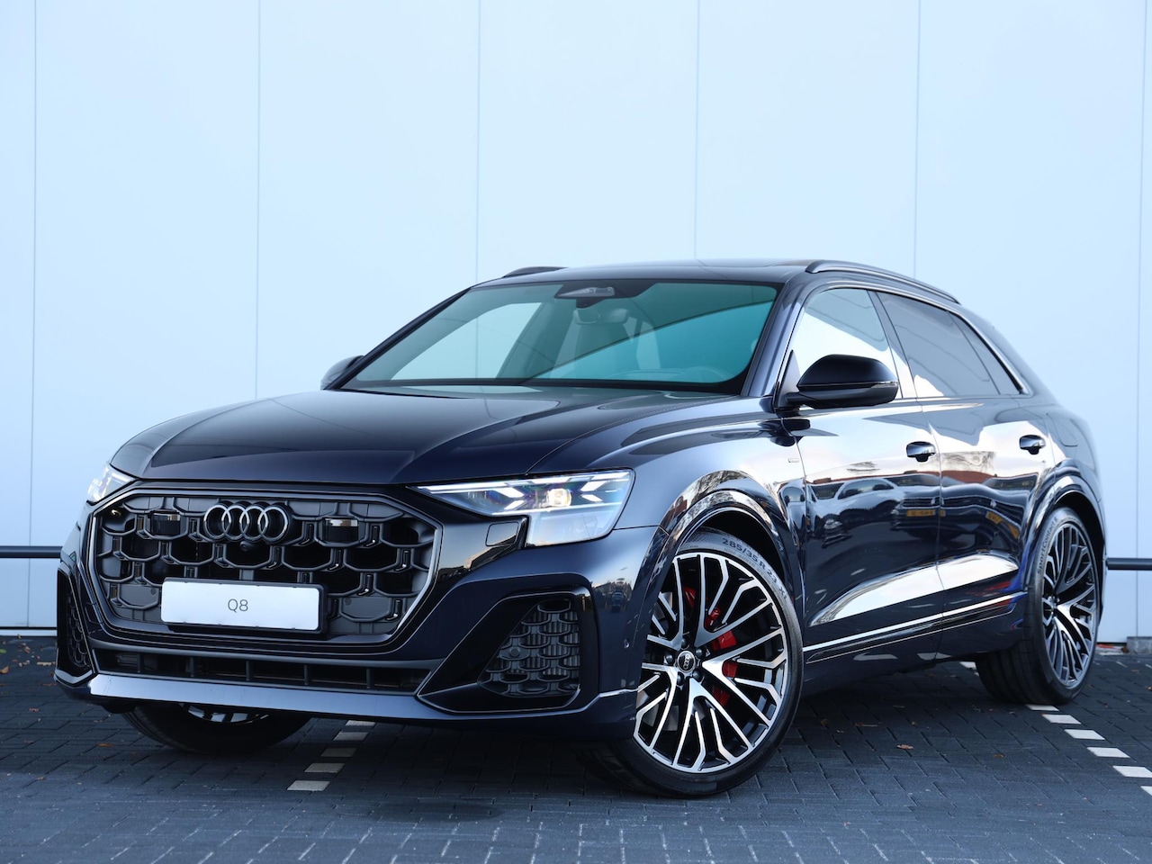 Audi Q8 - Competition Plus 60 TFSIe | Servosluiting | 23" Lichtmetalen velgen | Trekhaak | Optiek zw - AutoWereld.nl