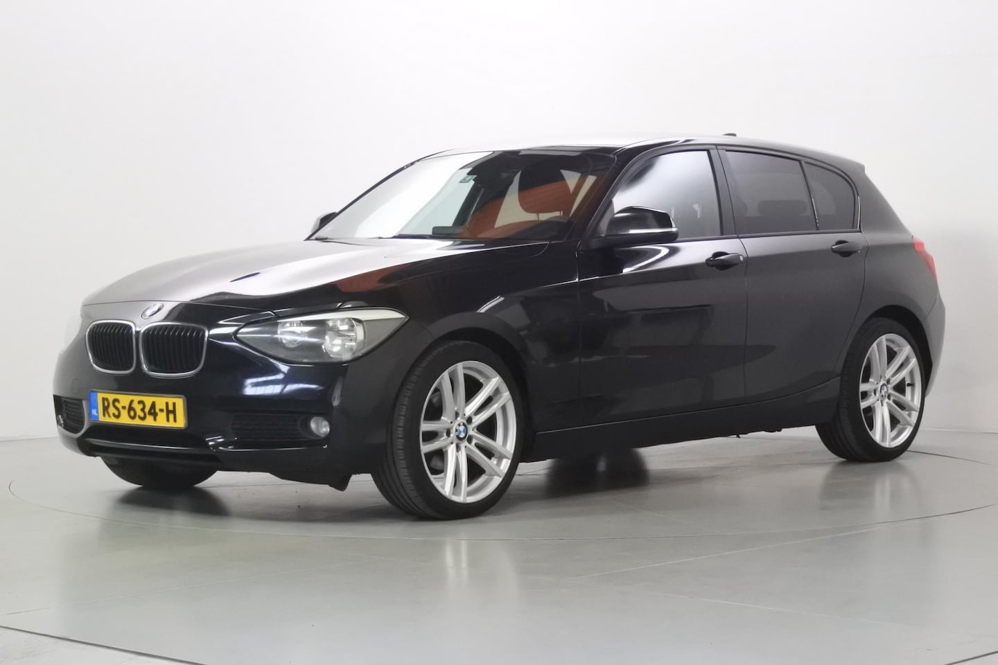 BMW 1-serie - 118d 18" M-Sport stuur - AutoWereld.nl
