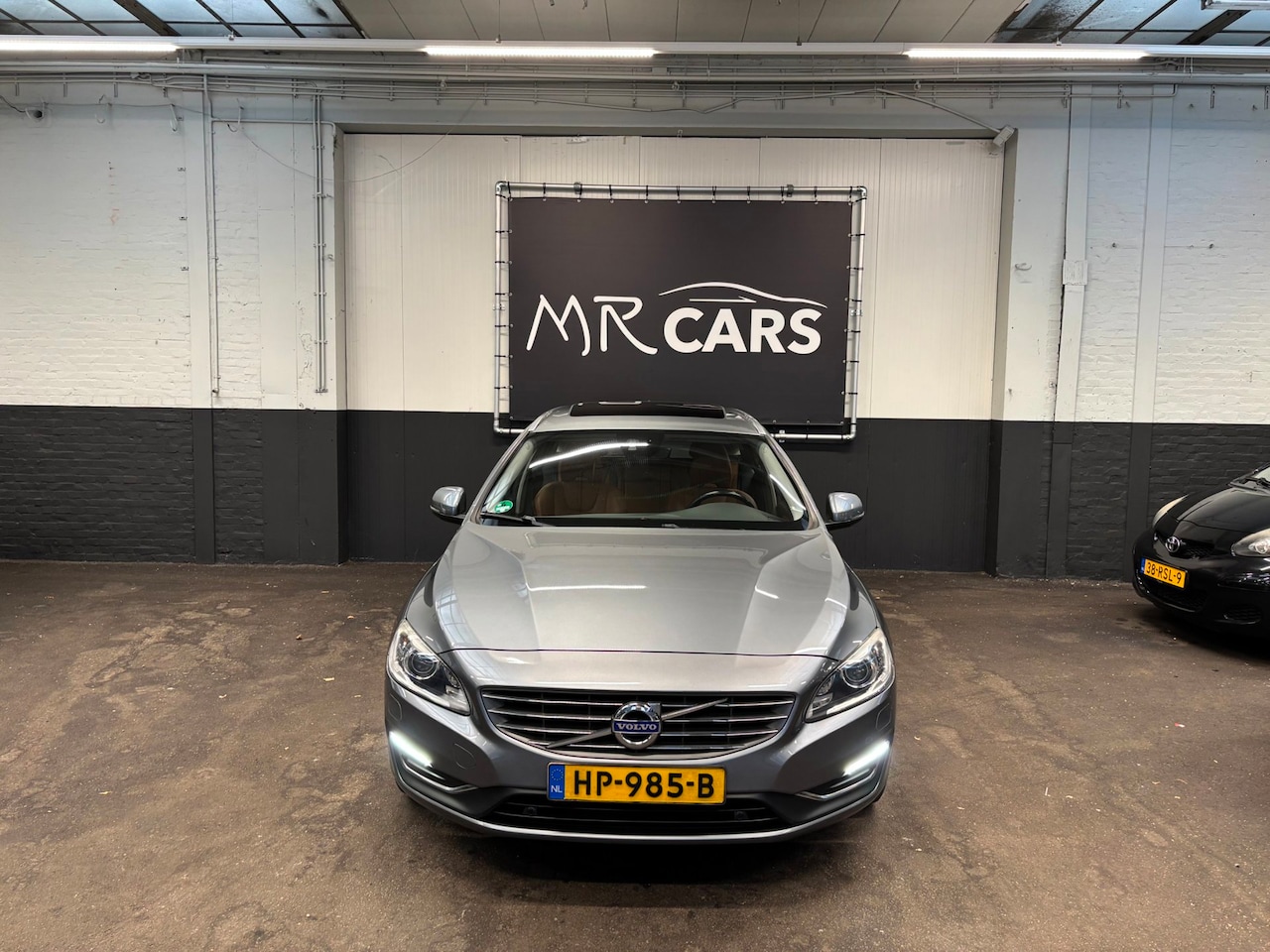 Volvo V60 - 2.4 D6 Twin Engine Summum Leder/Camera/Cruise Control - AutoWereld.nl