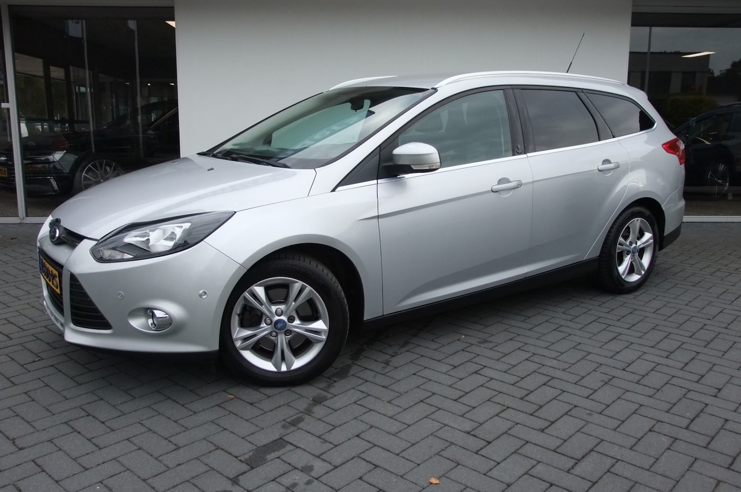 Ford Focus Wagon - 1.6 EcoBoost Trend / Airco/ Parkeersensoren/ Stoelverwarming/ Trekhaak - AutoWereld.nl