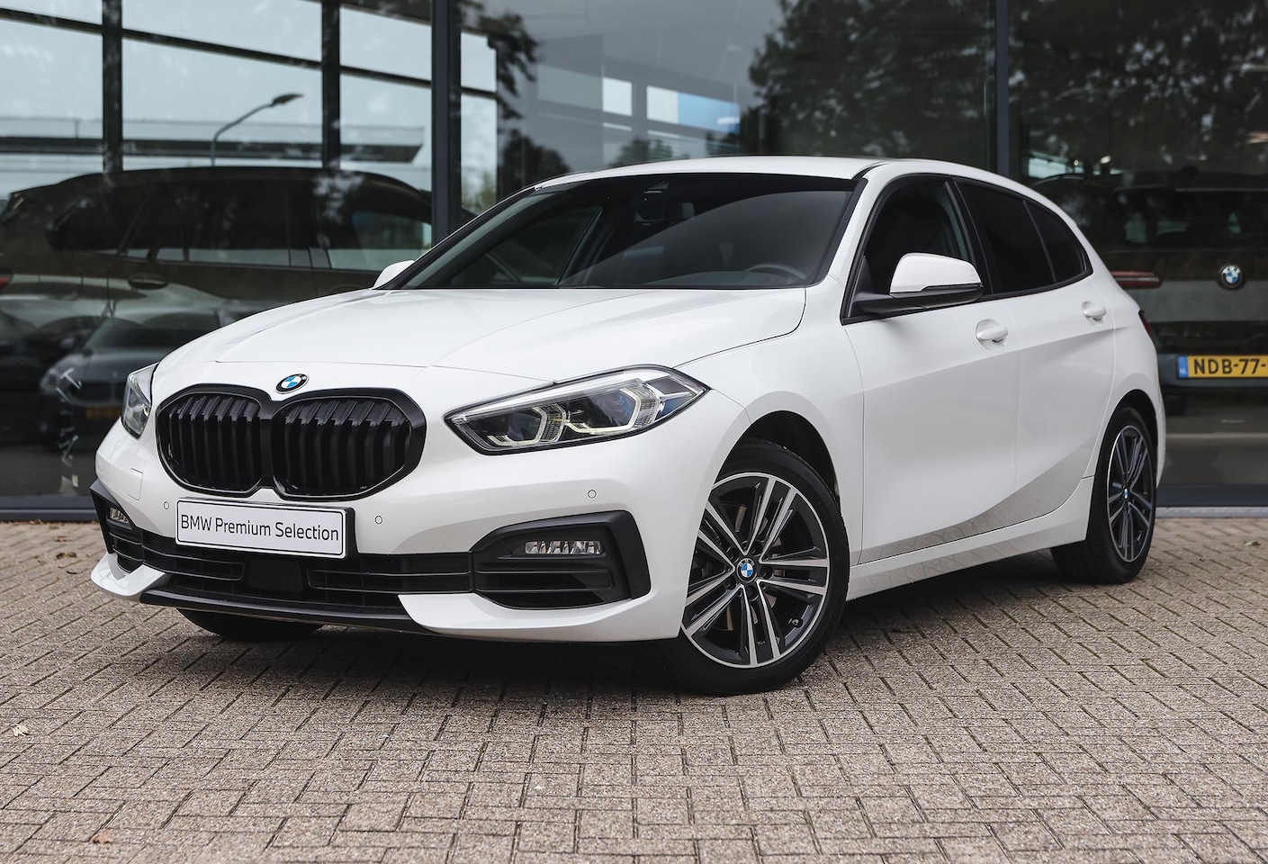 BMW 1-serie - 118i Executive Automaat / LED / Live Cockpit Professional / Cruise Control - AutoWereld.nl