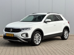 Volkswagen T-Roc - Apple Carplay/Android Auto | Trekhaak geremd 1300 kg | All-season banden | Airco | Cruise