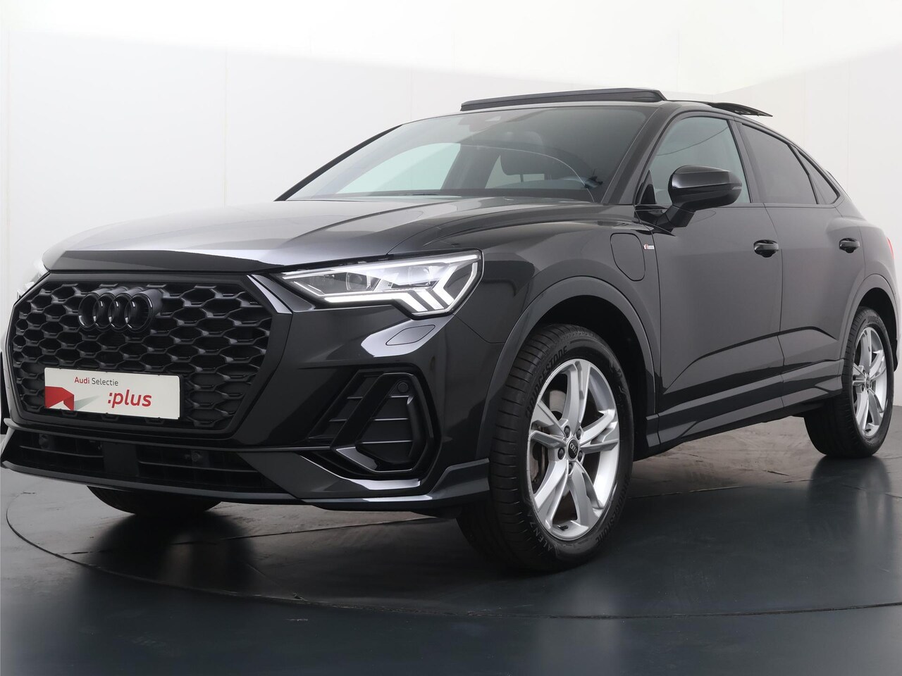 Audi Q3 Sportback - 45 TFSI e S Edition | 245 PK | SoH 91% | Panoramadak | S-line | Matrix LED koplampen | Aud - AutoWereld.nl