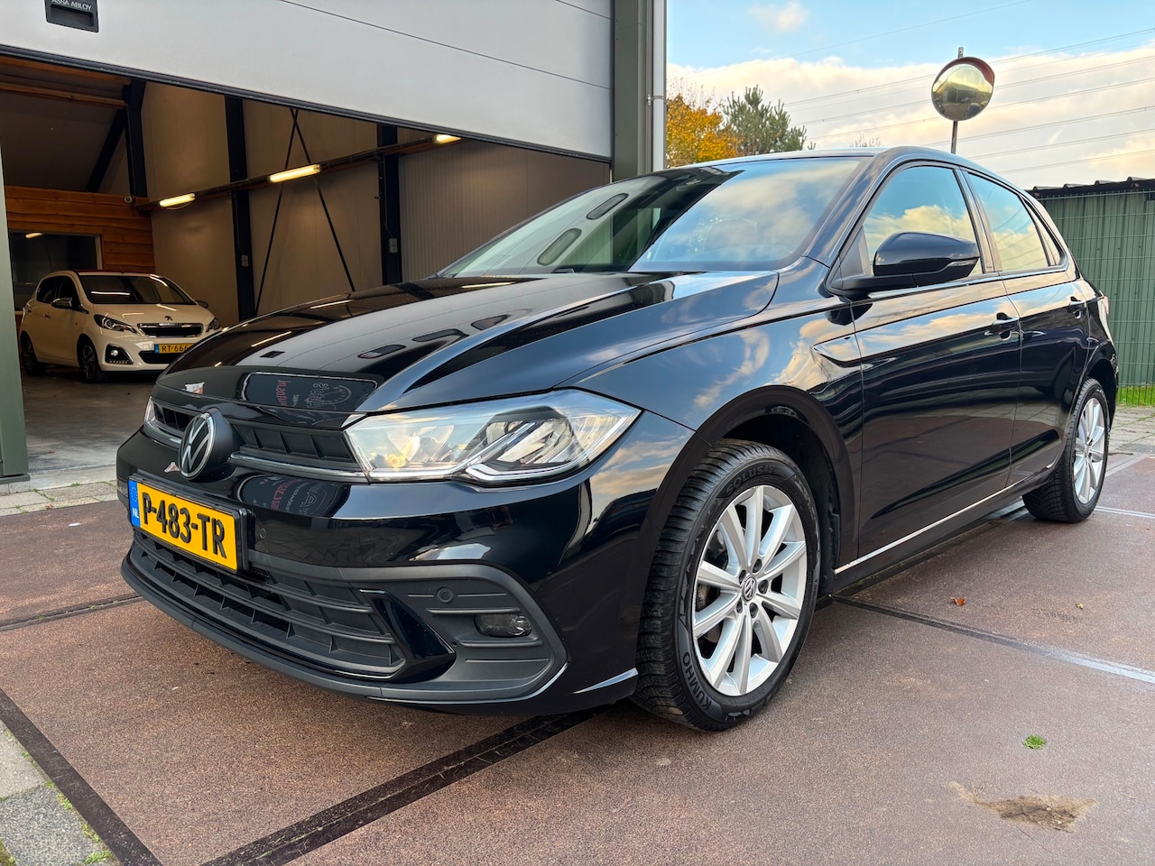 Volkswagen Polo - 1.0 TSI Facelift Airco Apple CarPlay Navi Lane Assist Stoelverwarming - AutoWereld.nl