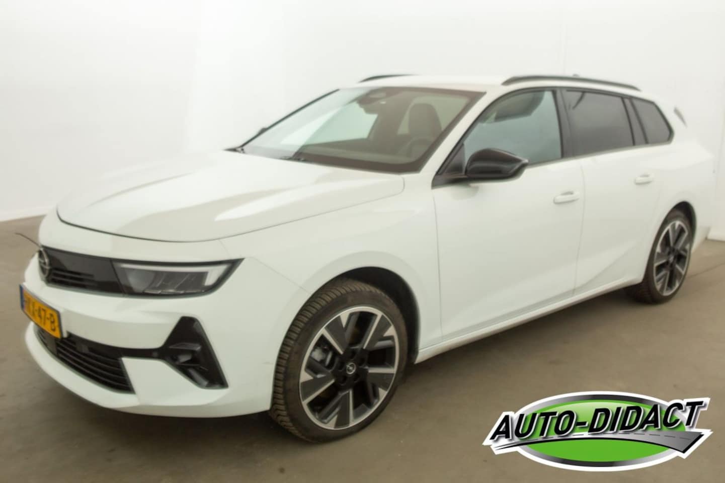 Opel Astra Electric - 54 kWh 47.475 km NAP Navi Camera Clima Business Edition - AutoWereld.nl