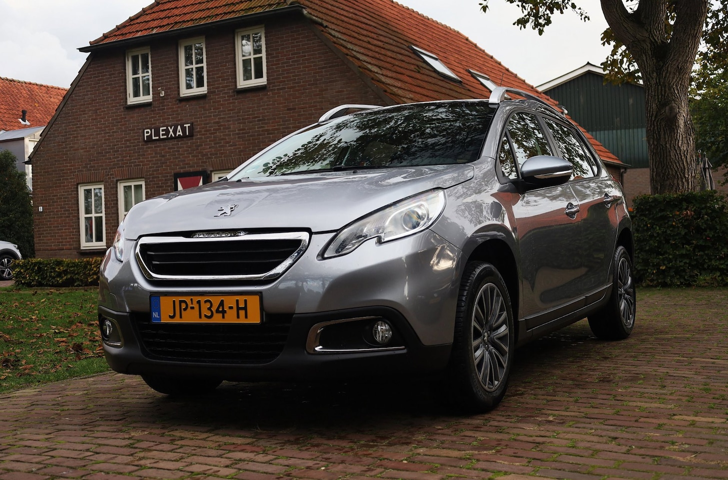 Peugeot 2008 - 1.2 PureTech Blue Lion Aut. | Nieuwe Dis. Riem | Navigatie | Lichtmetaal | Airco | Cruise - AutoWereld.nl
