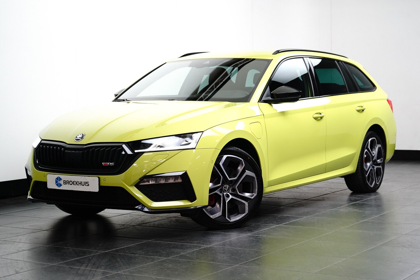 Skoda Octavia Combi - 1.4 TSI RS iV PHEV Business | Achteruitrijcamera | Lichtmetalen velgen 5-spaaks 19" | Matr - AutoWereld.nl