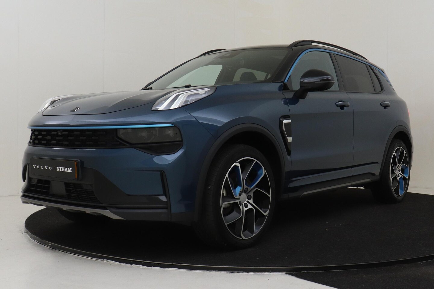Lynk & Co 01 - 1.5 PHEV -PANO.DAK|ELEK.STOEL|HARMAN.INFINITY|360°CAM|CARPLAY|TREKHAAK|20" - AutoWereld.nl