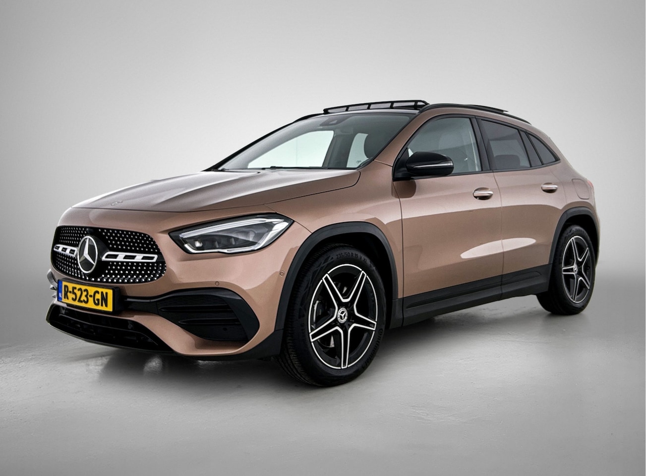 Mercedes-Benz GLA-Klasse - 180 Business Solution AMG | Panoramadak | Achteruitrijcamera | Elektrische Stoelen | Sfeer - AutoWereld.nl