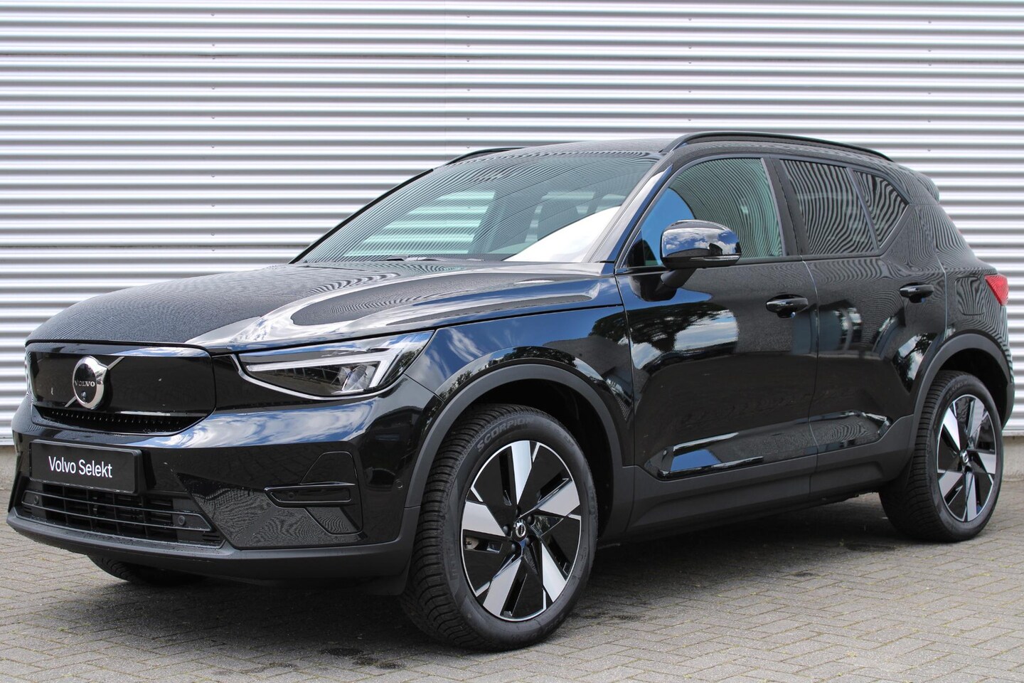 Volvo EX40 - Single Motor Extended Range Plus Europa 82 kWh | Demo deal | SOH-waarde 100% |All-Season b - AutoWereld.nl