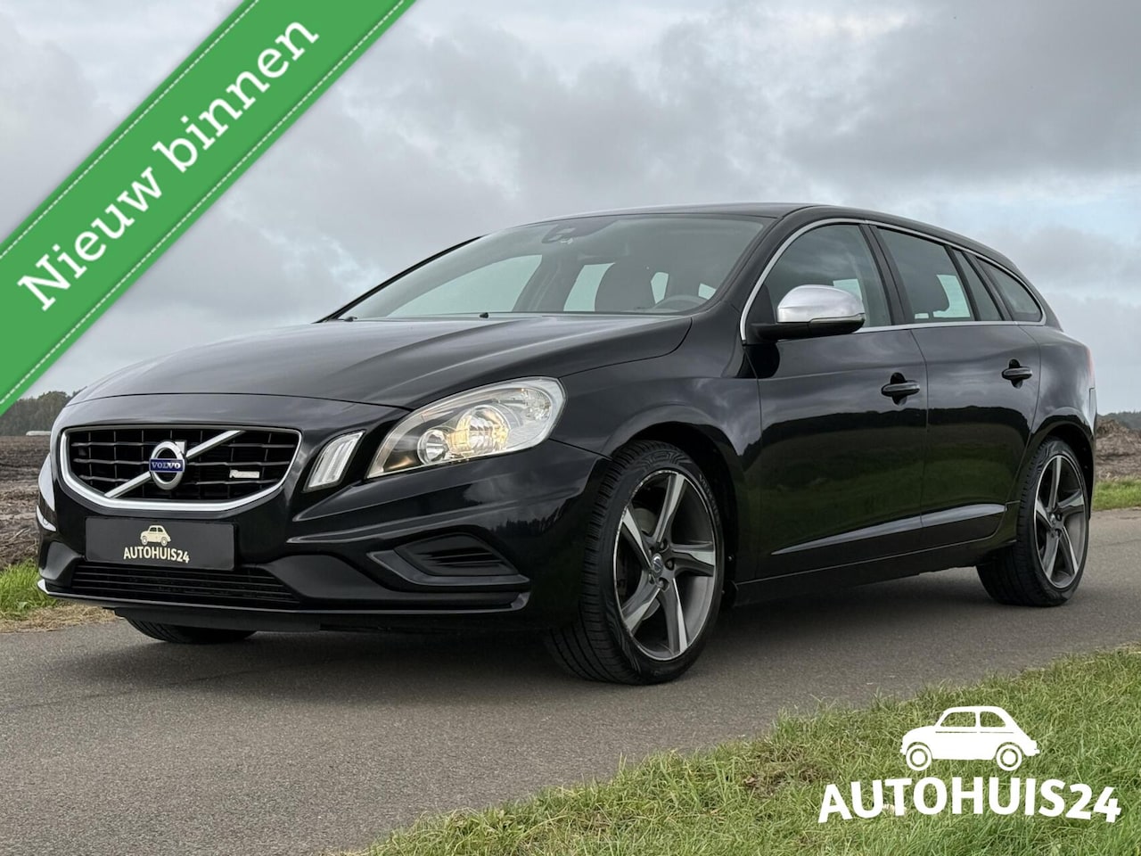 Volvo V60 - 1.6 T3 R-Design Automaat | 2 Eigenaren | Dealer OH | Trekhaak - AutoWereld.nl