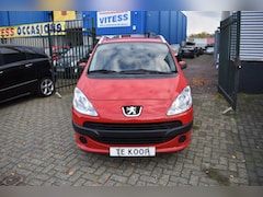 Peugeot 1007 - 1.4 Urban NIEUWE APK WEINIG KM