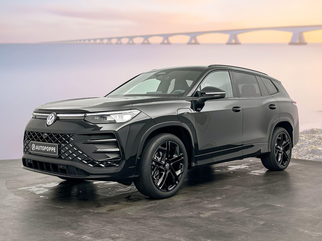 Volkswagen Tayron - R-Line Edition 1.5 eHybrid 150 kW / 204 PK SUV 6 v - AutoWereld.nl