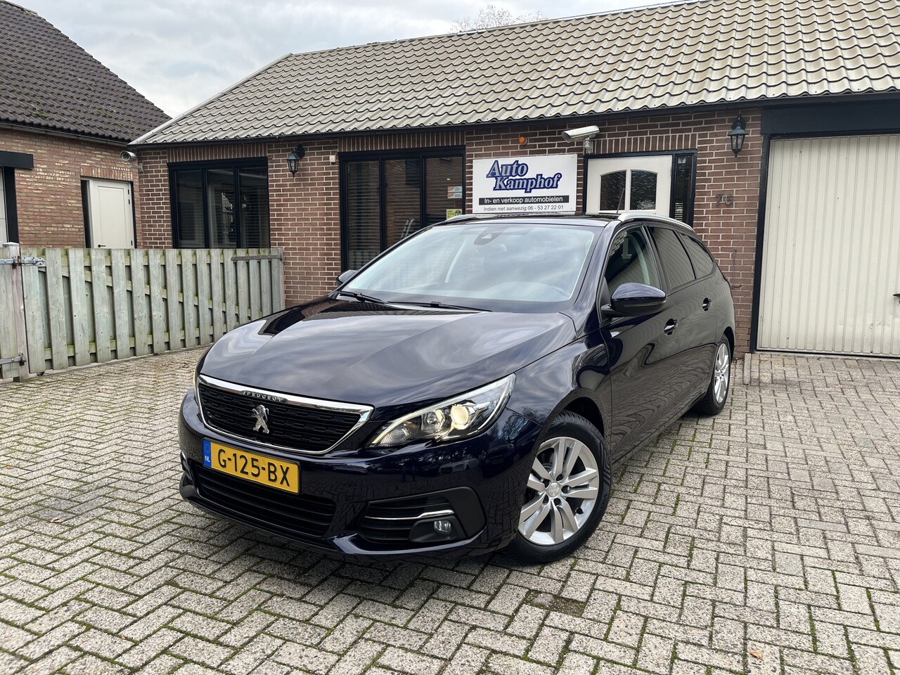 Peugeot 308 SW - 1.2 PureTech Blue Lease Executive Trekhaak - AutoWereld.nl