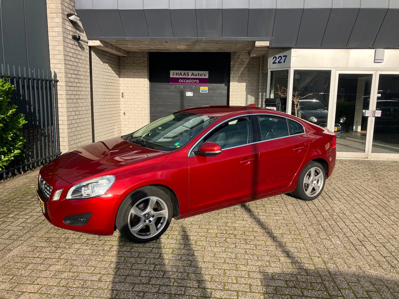 Volvo S60 - 2.0 D3 Summum / UNIEKE KM STAND / NAVI / ALU VELGEN / EURO-5 / NIEUW !!! - AutoWereld.nl