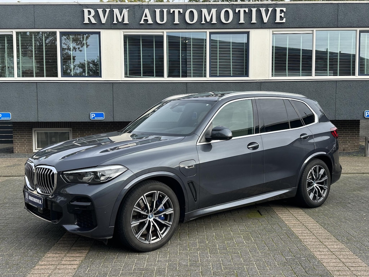 BMW X5 - xDrive 45e M Sport SOH 100% | PANORAMADAK | ADAPTIVE M ONDERSTEL | HEAD-UP | LUCHTVERING | - AutoWereld.nl