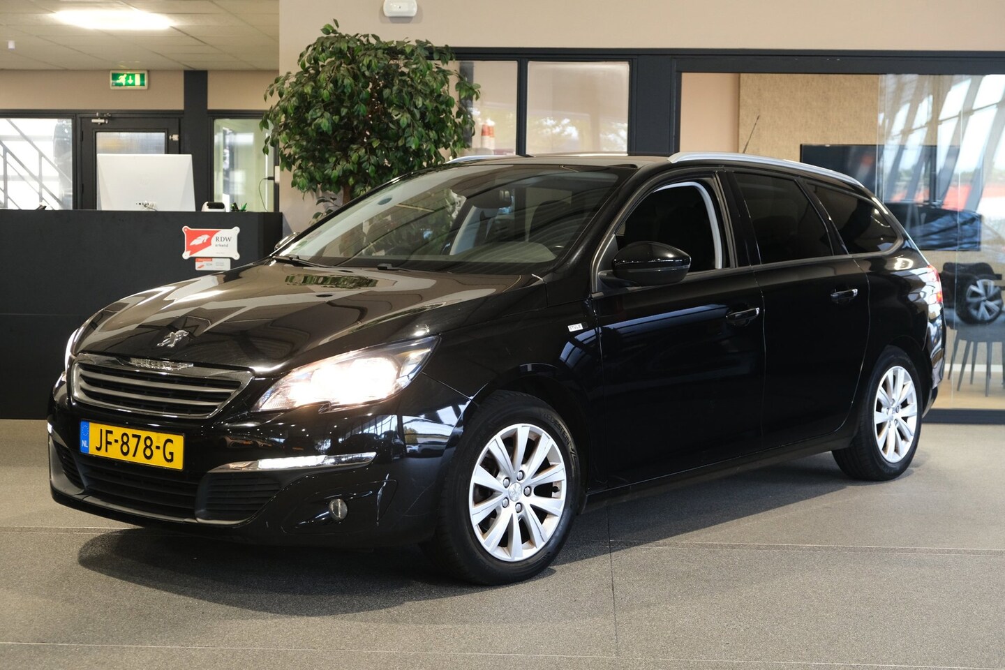 Peugeot 308 SW - 1.2 PureTech Style Pano Navi Cruise PDC - AutoWereld.nl