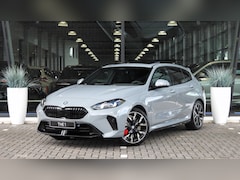 BMW 1-serie - 120 M Sport Automaat / Panoramadak / Sportstoelen / Comfort Access / Harman Kardon / Achte