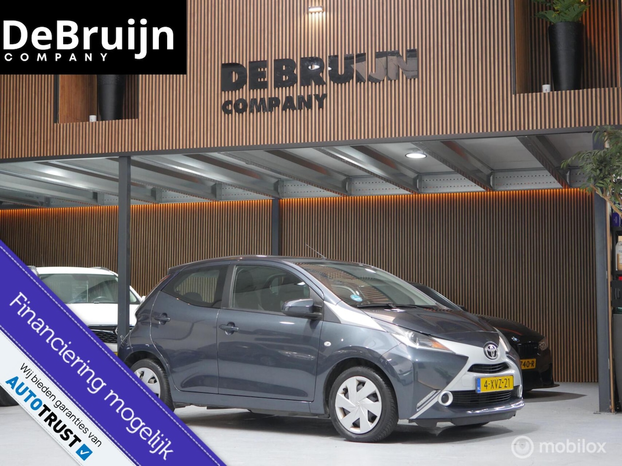 Toyota Aygo - 1.0 VVT-i x-play | Airco | Camera| Trekhaak| APK - AutoWereld.nl
