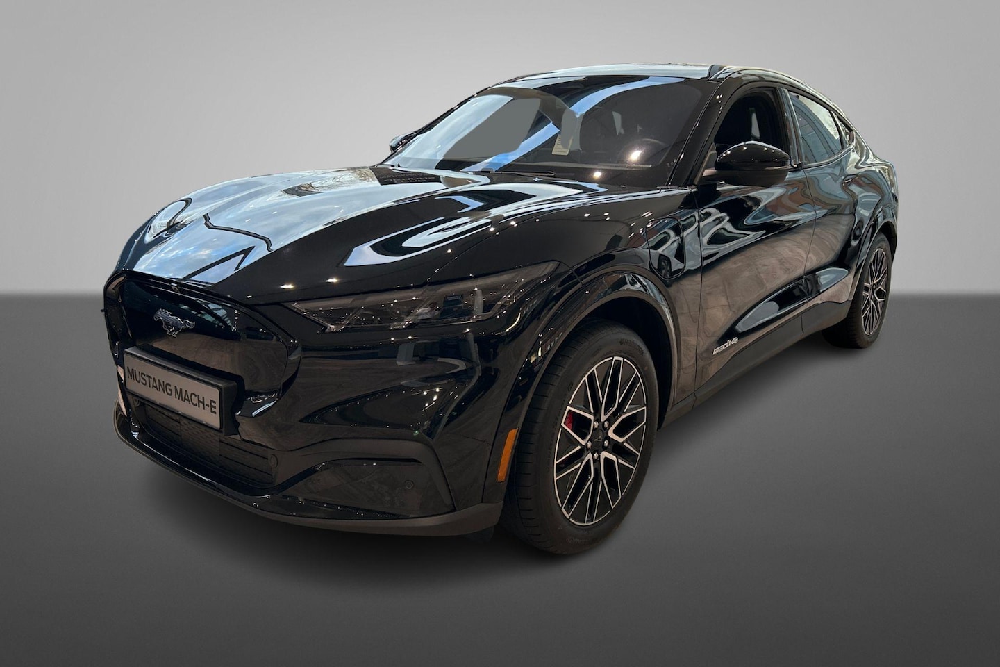 Ford Mustang Mach-E - Extended Premium AWD 88 kWh | DIRECT LEVERBAAR | NIEUW! | Technology Pack | Panoramadak | - AutoWereld.nl