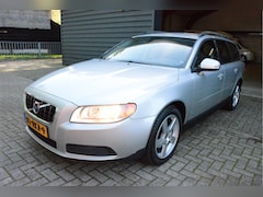 Volvo V70 - 2.0 Momentum|Automaat|Trehaak|