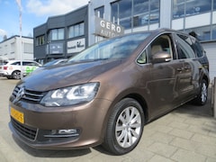 Volkswagen Sharan - 1.4 TSI Highline automaat nl-auto panorama dak , half leder, trekhaak etc