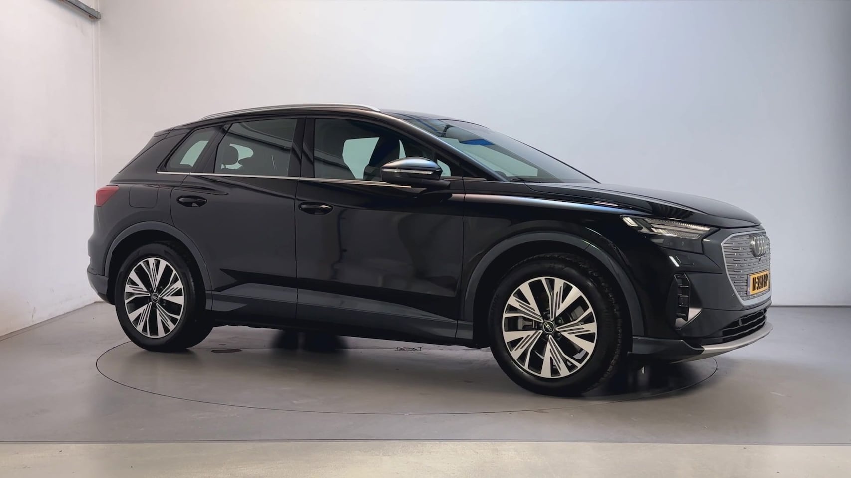 Audi Q4 e-tron - 40 Launch Edition Advanced 77 kWh SoH 90,26% Sfeerverlichting Parkeersensoren Navigatie - AutoWereld.nl