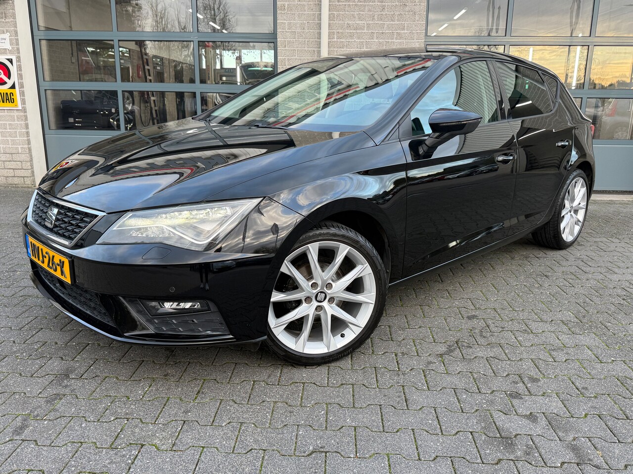 SEAT Leon - 1.2 TSI Style Business|CARPLAY|STOELVERWARMING| - AutoWereld.nl
