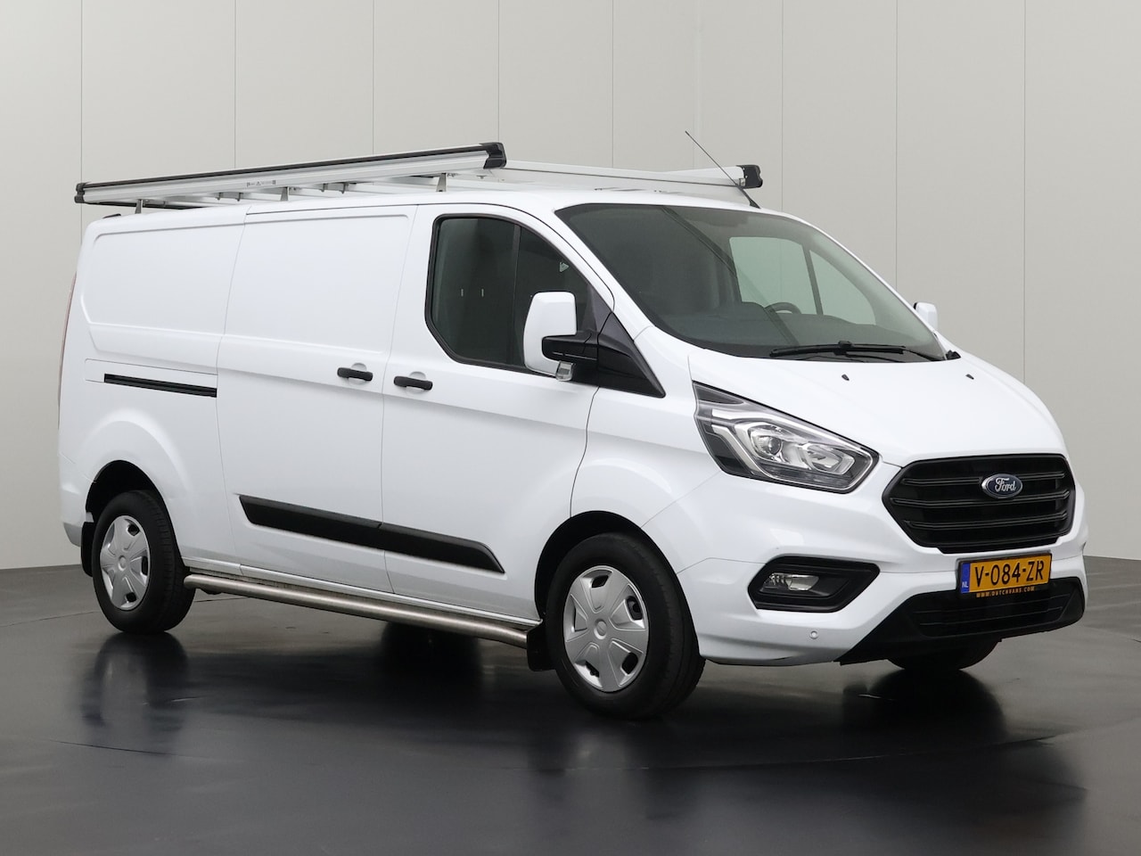 Ford Transit Custom - 2.0TDCI L2H1 Worker Imperiaal | 2800Kg Trekhaak | Airco | Cruise | Betimmering | 3-Zits - AutoWereld.nl