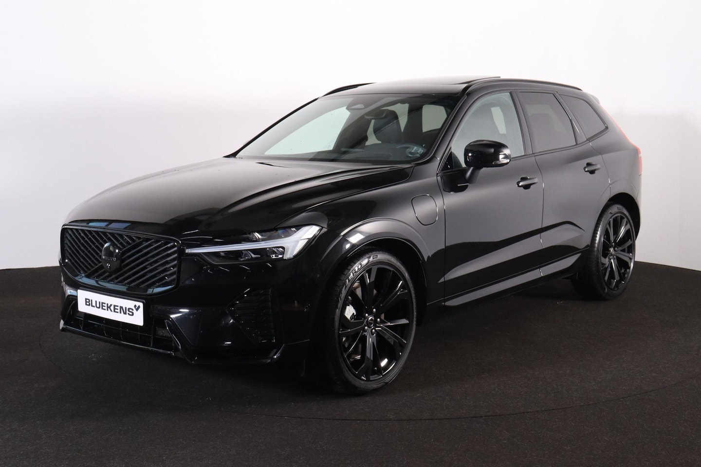 Volvo XC60 - T6 Recharge AWD Plus Black Edition - Luchtvering - Panorama/schuifdak - IntelliSafe Assist - AutoWereld.nl