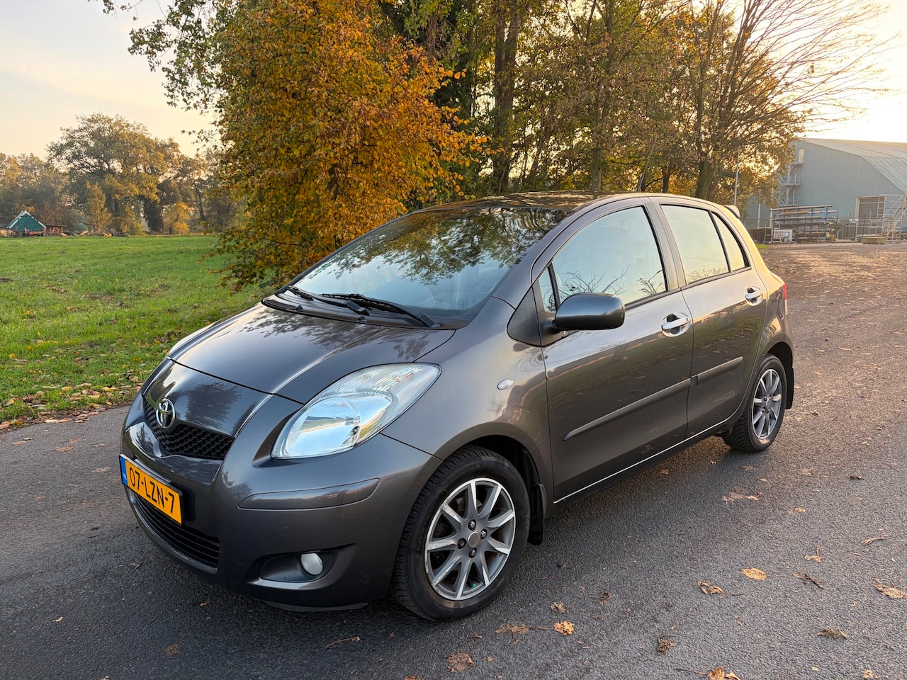 Toyota Yaris - 1.3 VVTi Aspiration|NAP|Leer|Stoelverwarming| Aux| - AutoWereld.nl