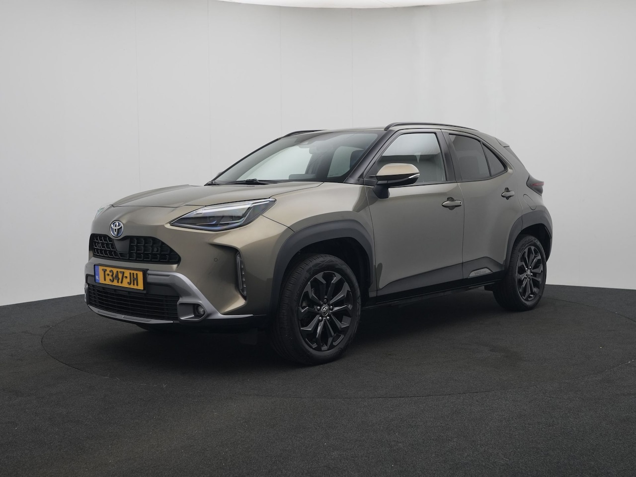 Toyota Yaris Cross - 1.5 Hybrid Explore | Parkeersensoren V+A | Trekhaak | Stoelverwarming | - AutoWereld.nl
