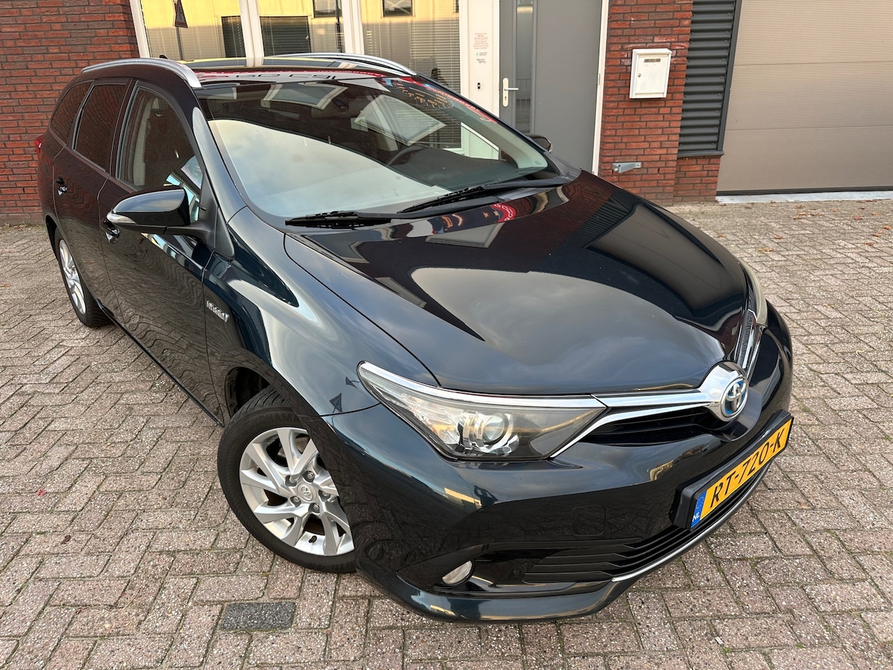 Toyota Auris Touring Sports - 1.8 Hybrid Executive / Navi / Camera / PDC / DAB / AUT / NAP - AutoWereld.nl